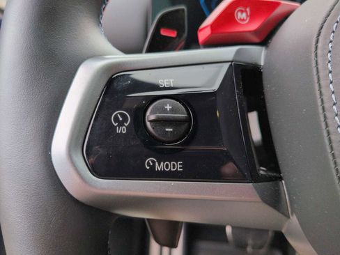 Used 2025 BMW M5 w/ Carbon Package image 24