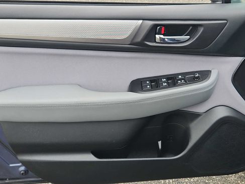 Used 2018 Subaru Outback 2.5i Premium image 12