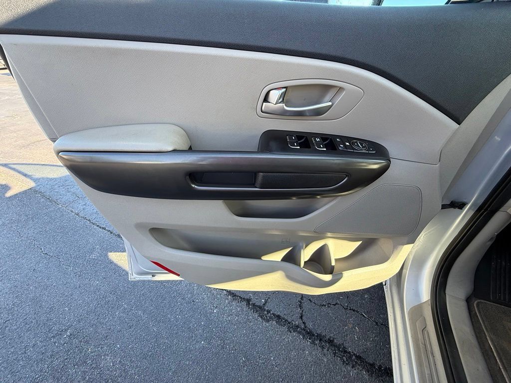 Used 2020 Kia Sedona LX FWD image 11