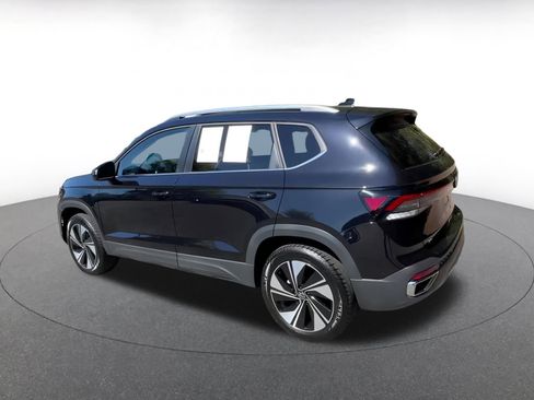 Used 2025 Volkswagen Taos SE image 9