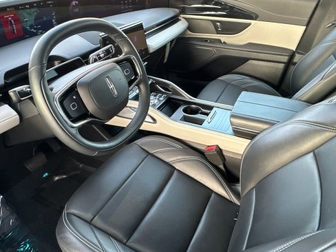 Certified 2024 Lincoln Nautilus Premier image 11