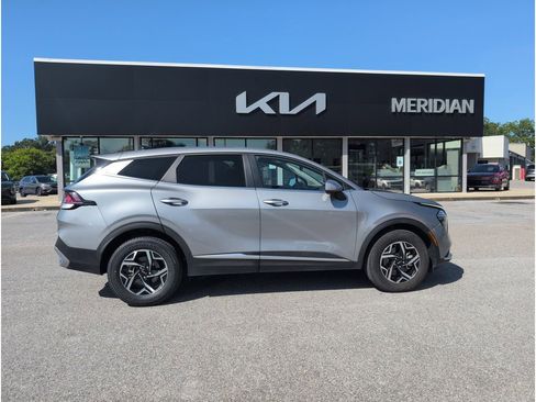 Used 2024 Kia Sportage LX image 6