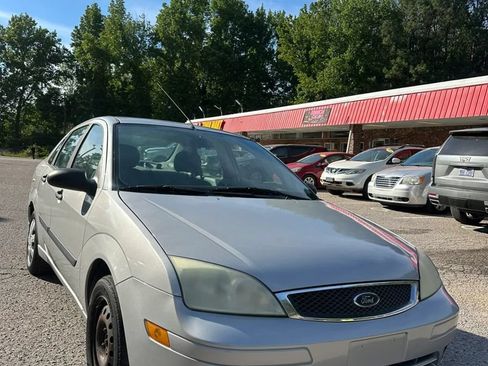 Used 2005 Ford Focus SE FWD image 3