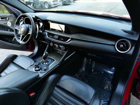 Used 2018 Alfa Romeo Stelvio Ti Sport image 36