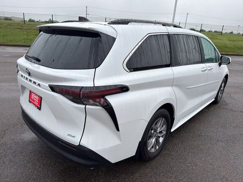 Certified 2025 Toyota Sienna XLE w/ XLE Plus Package AWD/4WD image 5