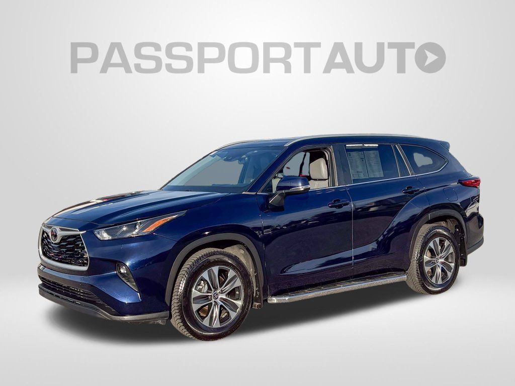 Used 2023 Toyota Highlander XLE AWD/4WD image 1