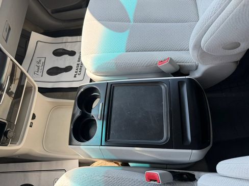 Used 2013 Toyota Sienna LE FWD image 25