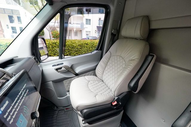 Used 2018 Mercedes-Benz Sprinter 3500 image 47