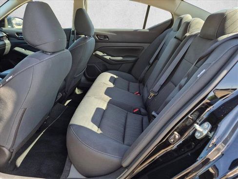 Used 2025 Nissan Altima 2.5 SV FWD image 17