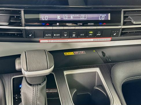 Used 2026 Toyota Sienna XLE AWD/4WD image 16