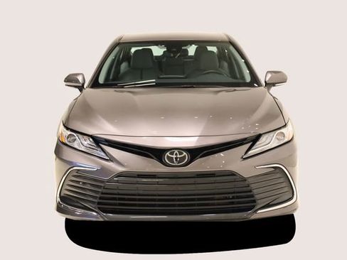 Used 2022 Toyota Camry XLE AWD/4WD image 3