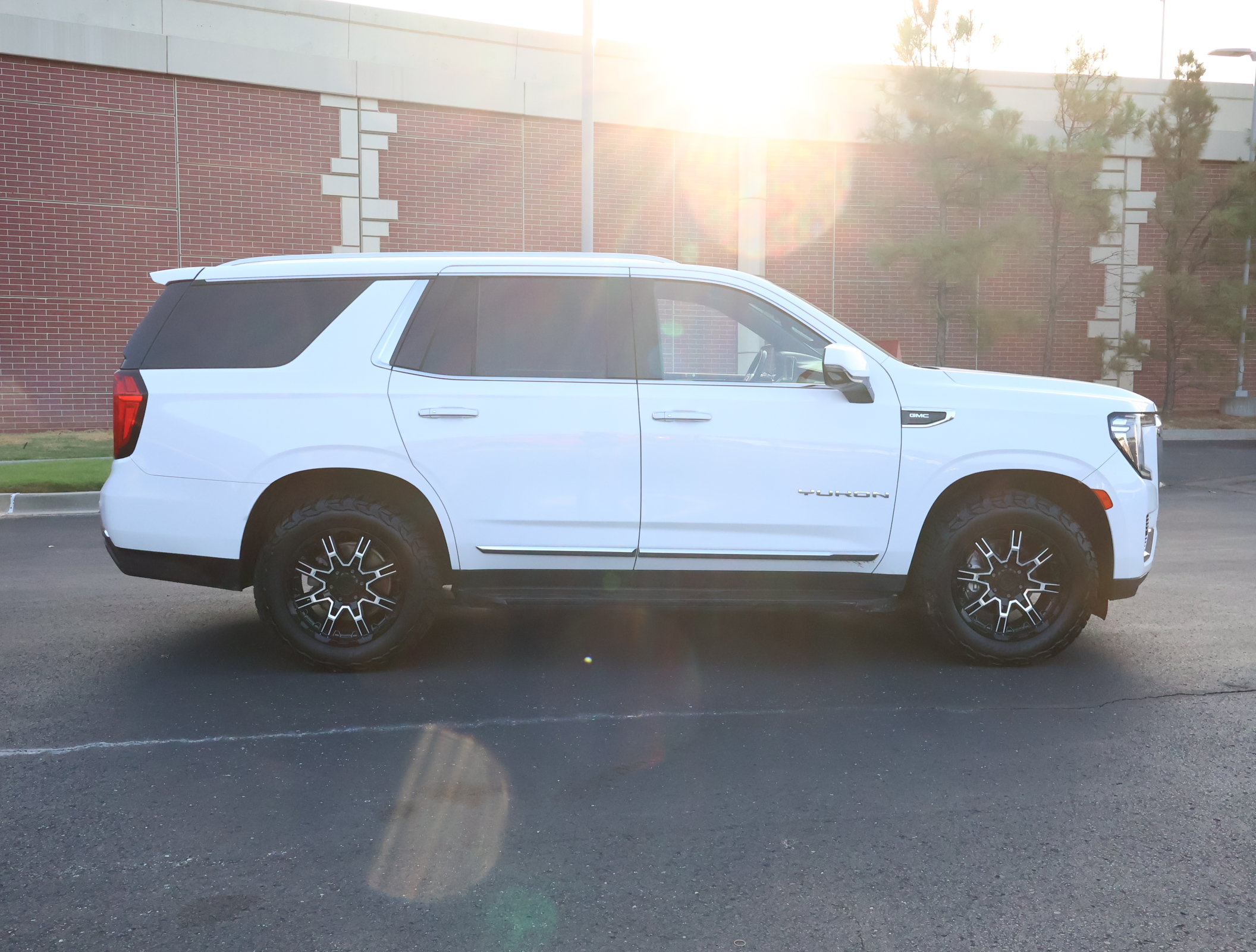 Used 2022 GMC Yukon SLT w/ SLT Premium Package AWD/4WD image 37