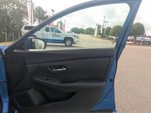 Used 2024 Nissan Sentra SV FWD image 31