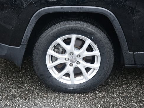 Used 2018 Jeep Cherokee Latitude AWD/4WD image 20