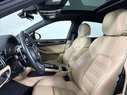 Certified 2023 Porsche Macan S AWD/4WD image 5
