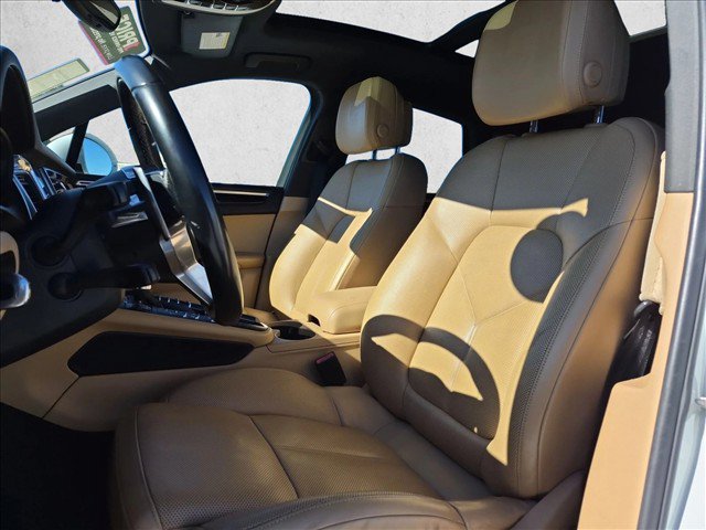Used 2018 Porsche Macan AWD/4WD image 17