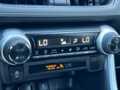 Used 2020 Toyota RAV4 LE w/ All Weather Liner Package AWD/4WD image 22