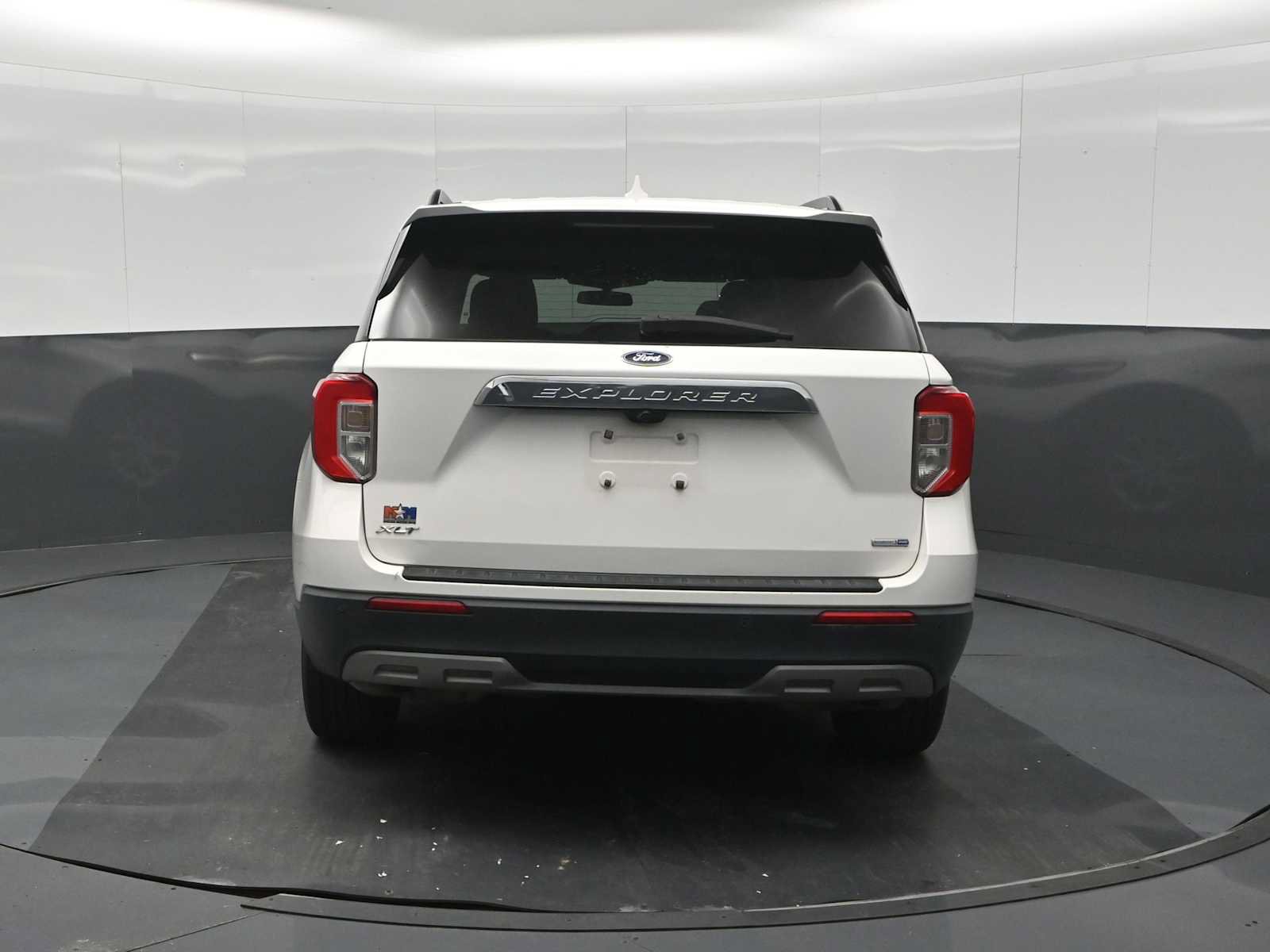 Used 2020 Ford Explorer XLT w/ Equipment Group 202A AWD/4WD image 8