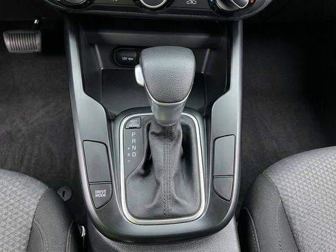 Used 2025 Kia Soul LX w/ LX Technology Package FWD image 16