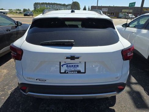 New 2025 Chevrolet Trax LT w/ Driver Confidence Package FWD image 5