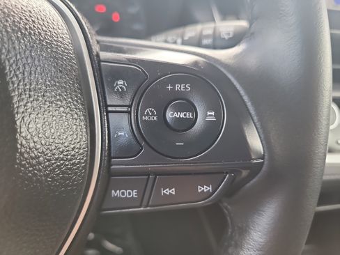 Used 2025 Toyota Corolla Cross LE image 30