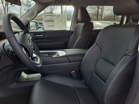 New 2025 Nissan Armada SV image 5