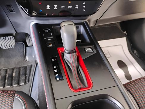 Used 2025 Nissan Kicks SR w/ Illumination Package image 50