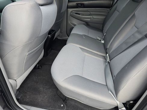 Used 2014 Toyota Tacoma w/ TRD Sport Package image 18