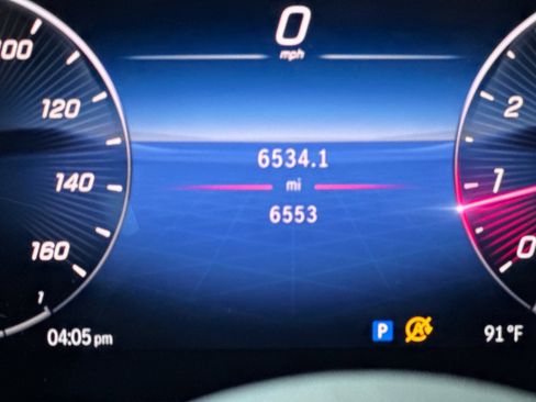 Used 2024 Mercedes-Benz GLC 300 4MATIC image 42