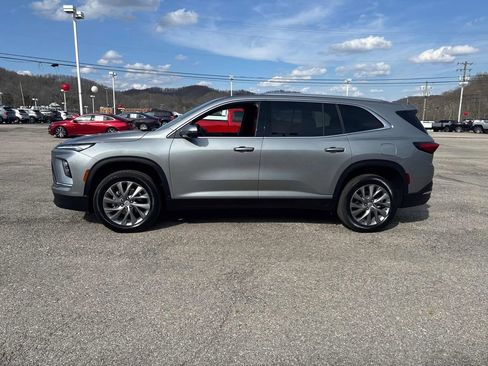 Used 2025 Buick Enclave Preferred AWD/4WD image 2