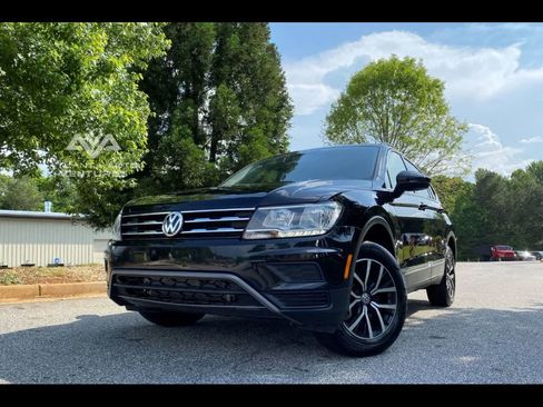 Used 2021 Volkswagen Tiguan SE image 2