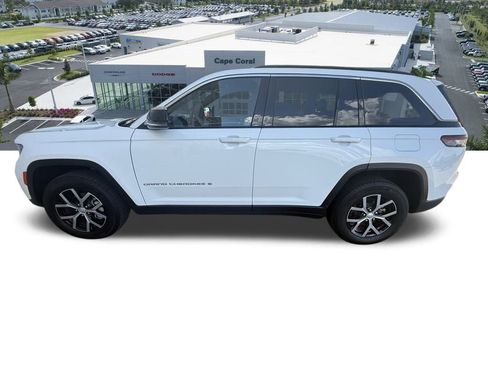 Certified 2025 Jeep Grand Cherokee Limited image 9