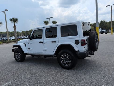 Used 2025 Jeep Wrangler Unlimited Sahara AWD/4WD image 7