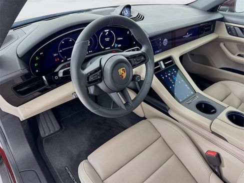 Used 2022 Porsche Taycan image 4