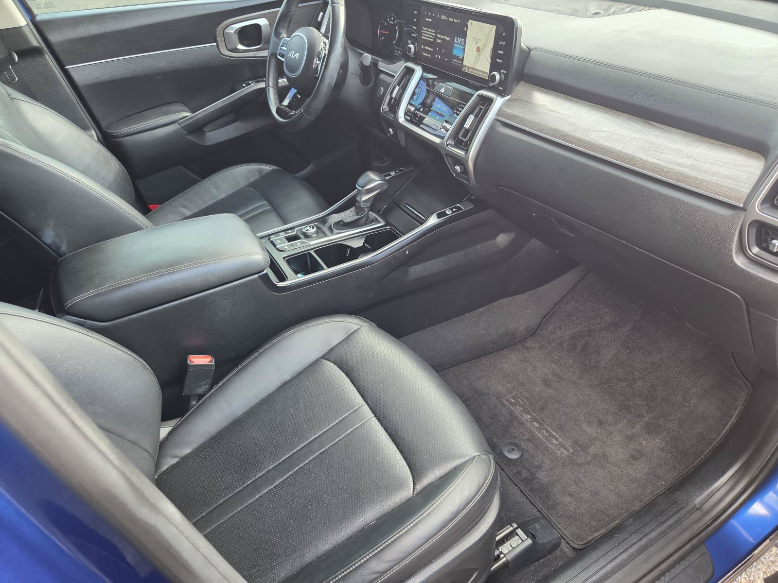 Used 2023 Kia Sorento EX w/ Panoramic Sunroof Package FWD image 9