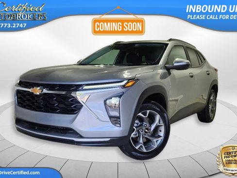 Used 2025 Chevrolet Trax LT FWD image 1