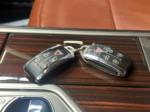 Used 2011 Jaguar XF Premium RWD image 15
