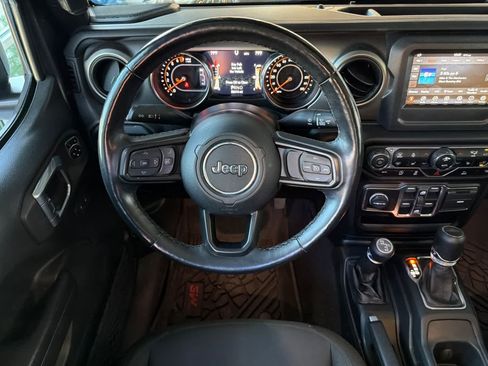 Used 2021 Jeep Gladiator Sport AWD/4WD image 16