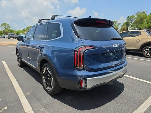 Certified 2024 Kia Telluride EX w/ EX Captain's Chair Package AWD/4WD image 11