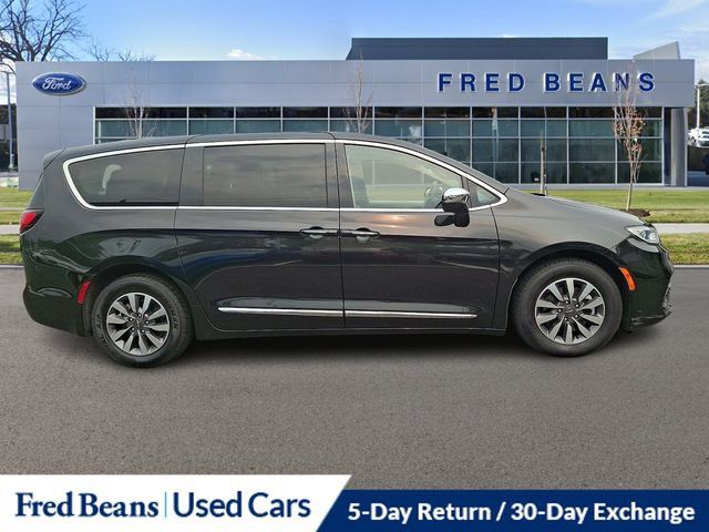 Used 2023 Chrysler Pacifica Limited FWD image 11