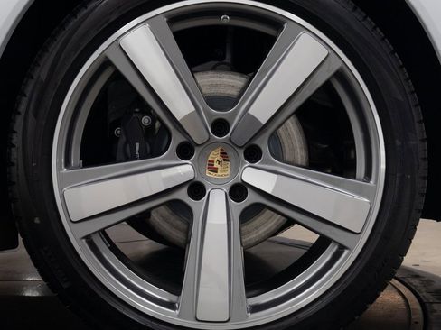 Used 2025 Porsche Cayenne image 22