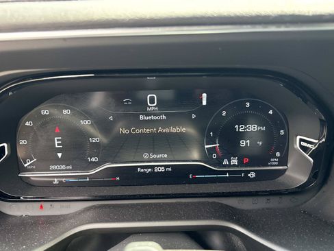 Used 2024 GMC Yukon Denali w/ Advanced Technology Package AWD/4WD image 23
