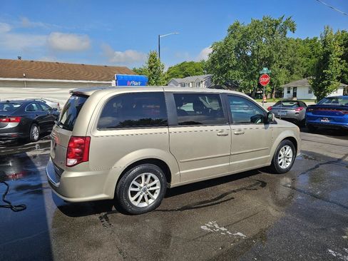 Used 2013 Dodge Grand Caravan SXT FWD image 12