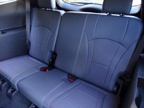 Used 2022 Buick Enclave Essence w/ Experience Buick Package image 9