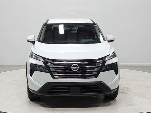 Used 2025 Nissan Rogue SV FWD image 2