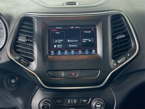 Used 2020 Jeep Cherokee Latitude Plus w/ Cold Weather Group image 19