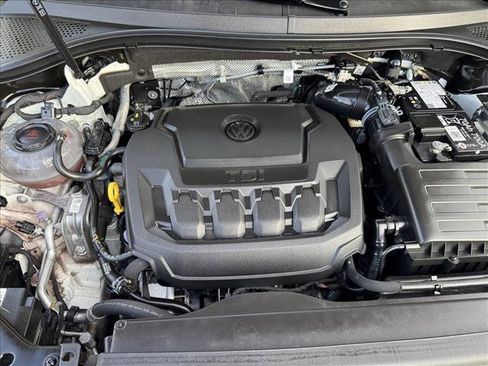Used 2024 Volkswagen Tiguan Wolfsburg Edition image 21