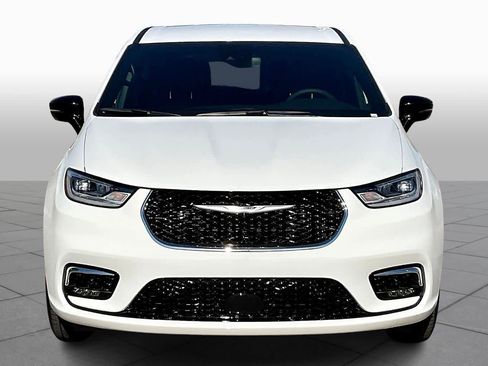 New 2026 Chrysler Pacifica Select image 3