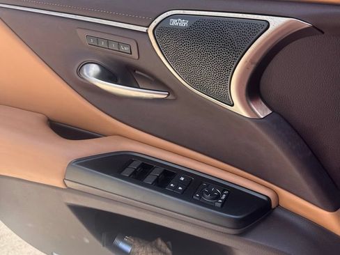 Certified 2020 Lexus ES 350 Ultra Luxury w/ Accessory Package 2 FWD image 4