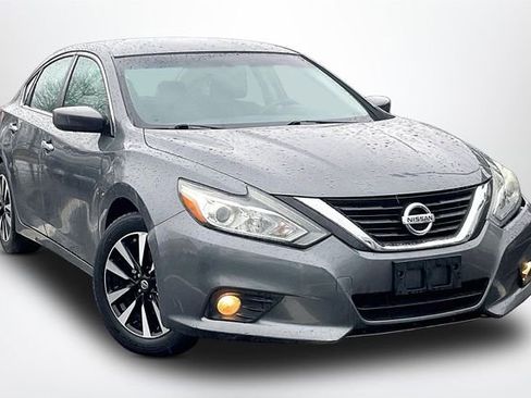 Used 2018 Nissan Altima 2.5 SV image 1